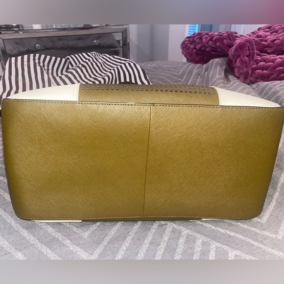 🪐Rare Henri Bendel W 57th perforated tote - Picture 11 of 12